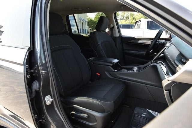 2022 Jeep Grand Cherokee L Laredo