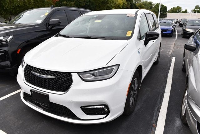 2024 Chrysler Pacifica PHEV Select