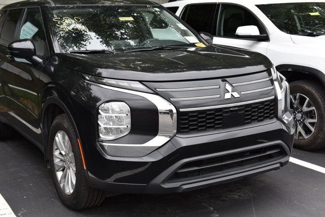 2025 Mitsubishi Outlander ES