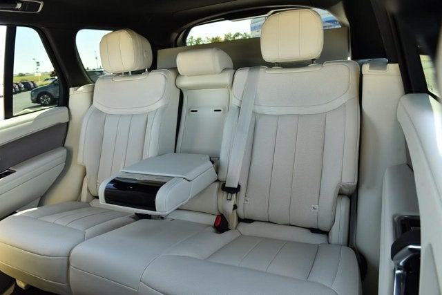 2025 Land Rover Range Rover SE