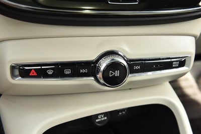 2022 Volvo XC40 Inscription