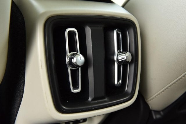 2022 Volvo XC40 Inscription