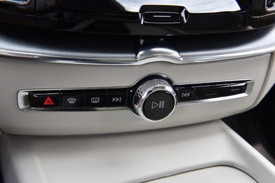 2022 Volvo XC60 Momentum