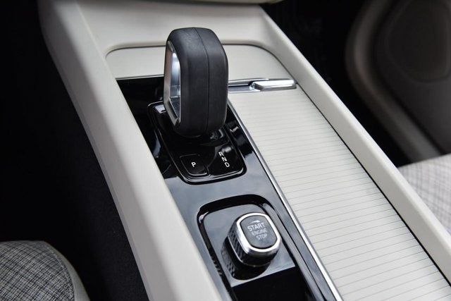 2022 Volvo XC60 Momentum