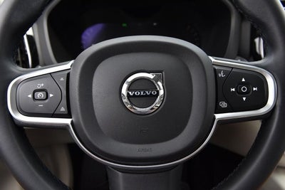 2022 Volvo XC60 Momentum