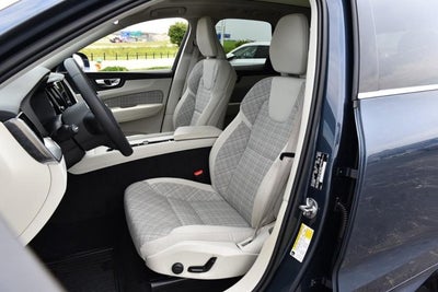 2022 Volvo XC60 Momentum