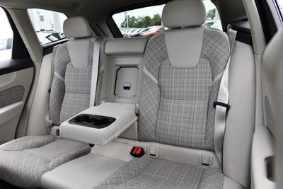 2022 Volvo XC60 Momentum