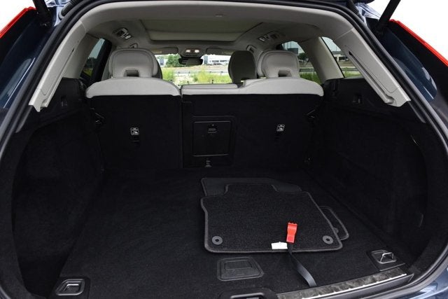 2022 Volvo XC60 Momentum