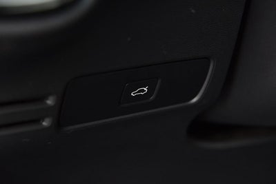 2025 Volvo XC40 Core Bright Theme