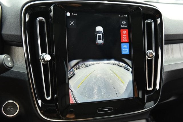 2025 Volvo XC40 Core Bright Theme