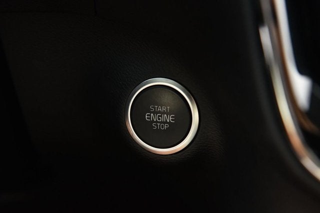 2025 Volvo XC40 Core Bright Theme