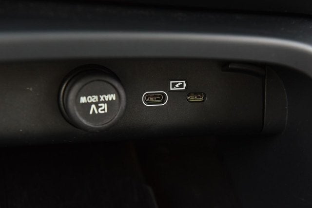 2025 Volvo XC40 Core Bright Theme