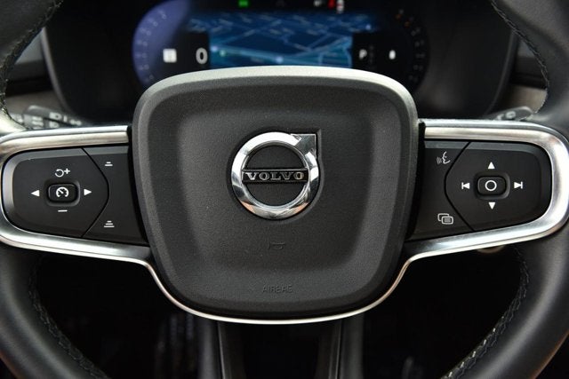 2025 Volvo XC40 Core Bright Theme