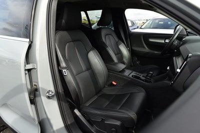 2025 Volvo XC40 Core Bright Theme