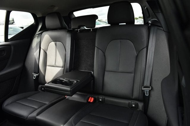 2025 Volvo XC40 Core Bright Theme