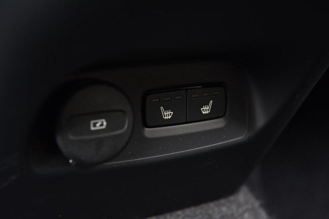 2025 Volvo XC40 Core Bright Theme