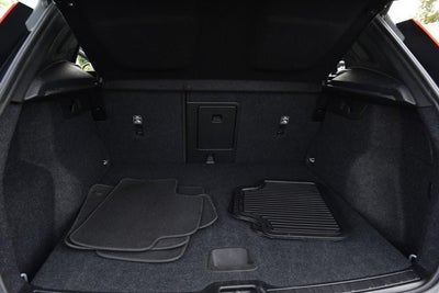 2025 Volvo XC40 Core Bright Theme