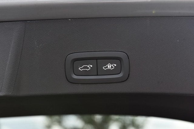 2025 Volvo XC40 Core Bright Theme