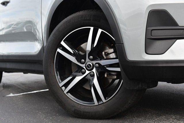 2025 Volvo XC40 Core Bright Theme