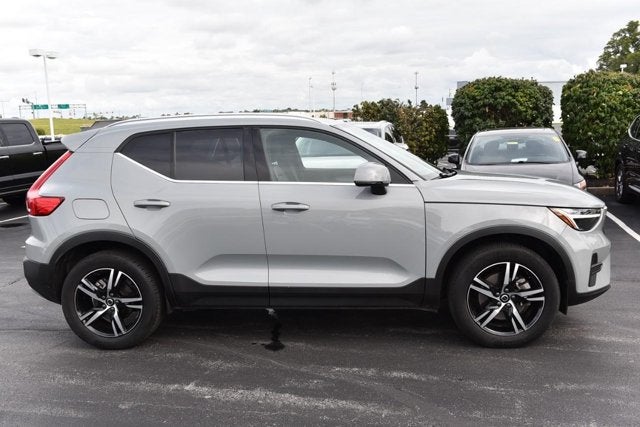 2025 Volvo XC40 Core Bright Theme