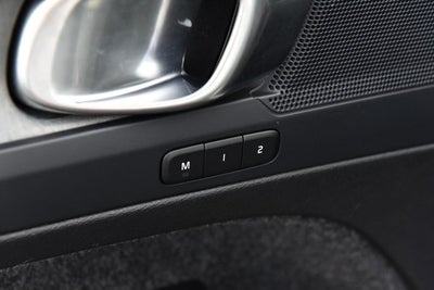 2025 Volvo XC40 Core Bright Theme
